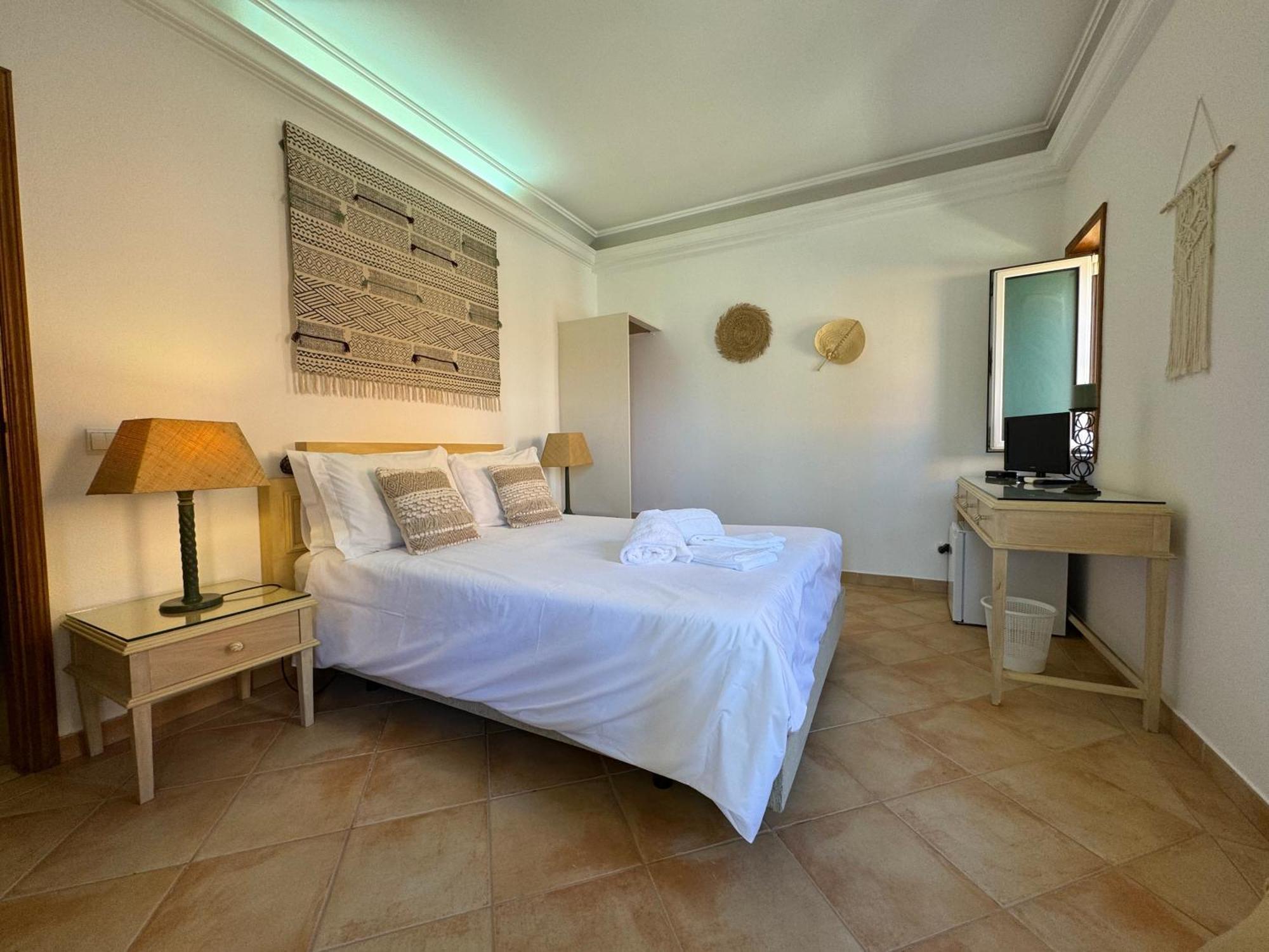 Happy Silva Guesthouse Lagos Esterno foto