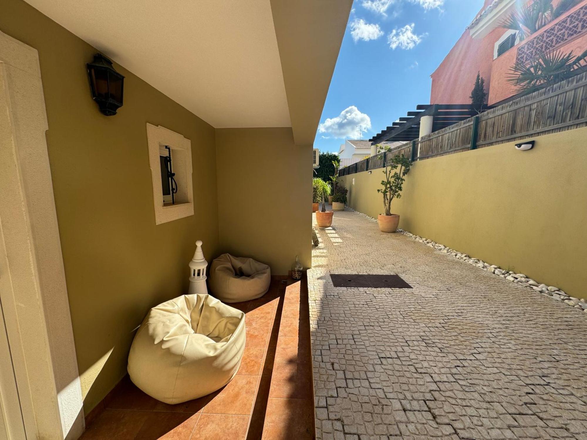 Happy Silva Guesthouse Lagos Esterno foto