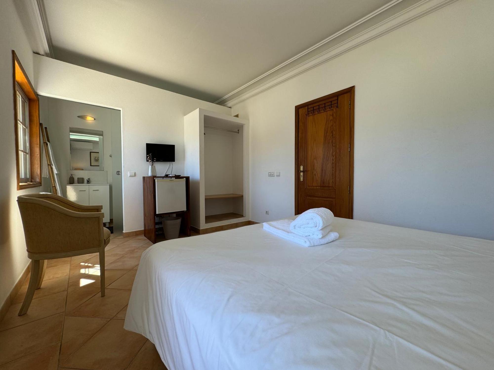 Happy Silva Guesthouse Lagos Esterno foto