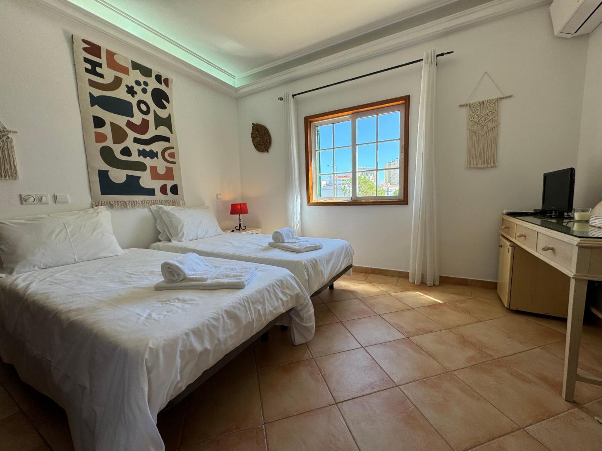 Happy Silva Guesthouse Lagos Esterno foto