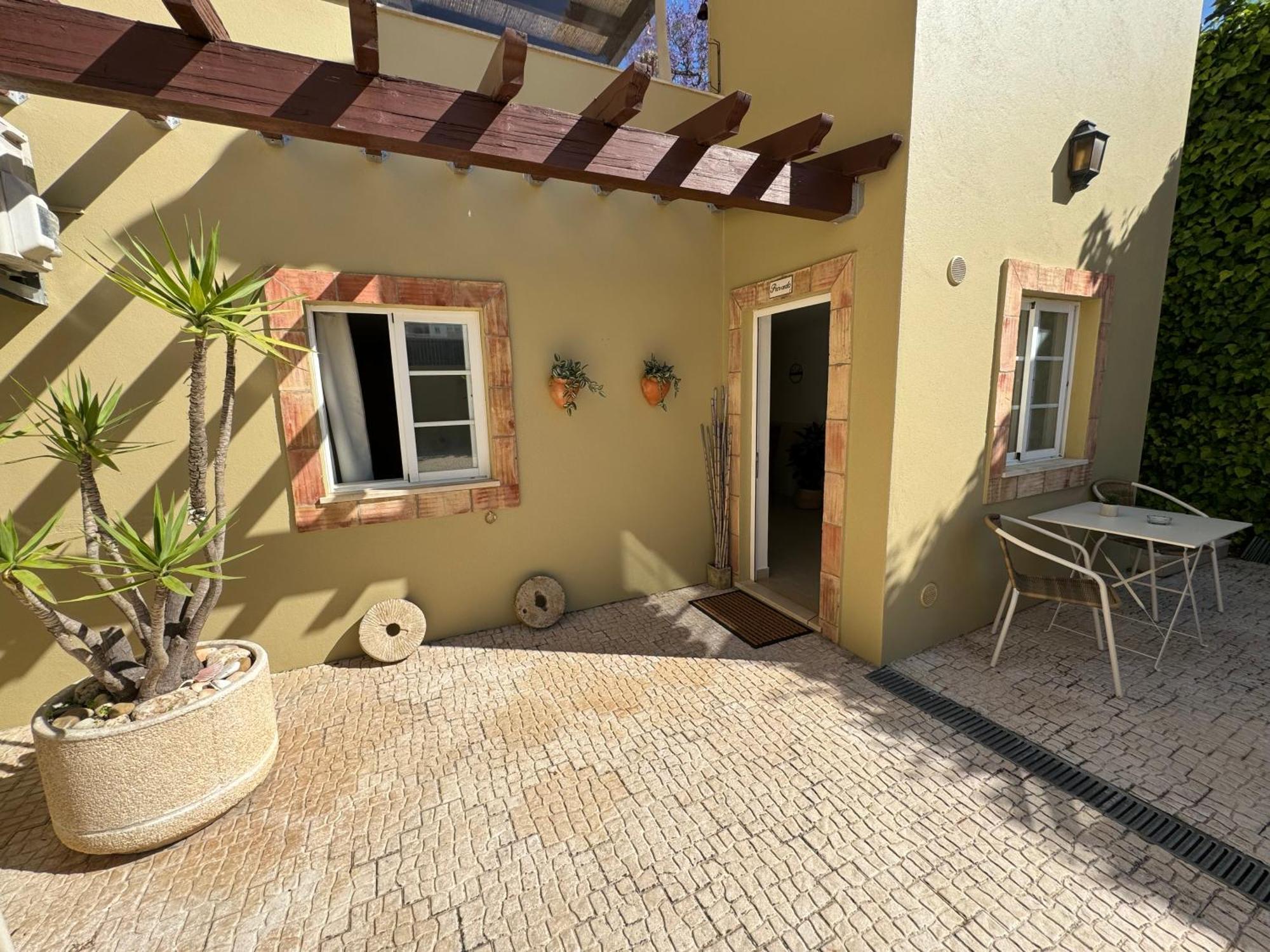 Happy Silva Guesthouse Lagos Esterno foto